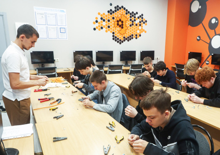 В Госдуме нашли причину массового ухода школьников в колледжи