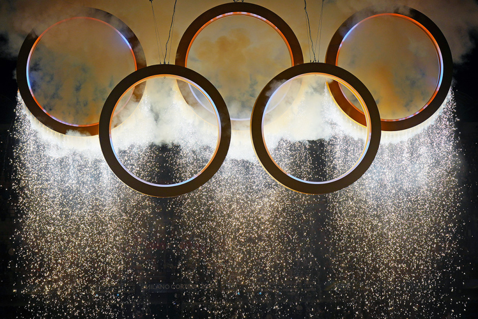 Церемония открытия XXV зимних Олимпийских игр на стадионе «Сан-Сиро» в Милане