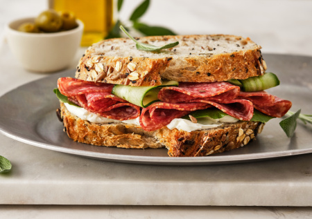 Названы продукты, вызывающие рак кишечника в юном возрасте