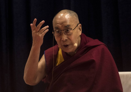 Окружение далай-ламы ответило на слухи о связи духовного лидера с Эпштейном