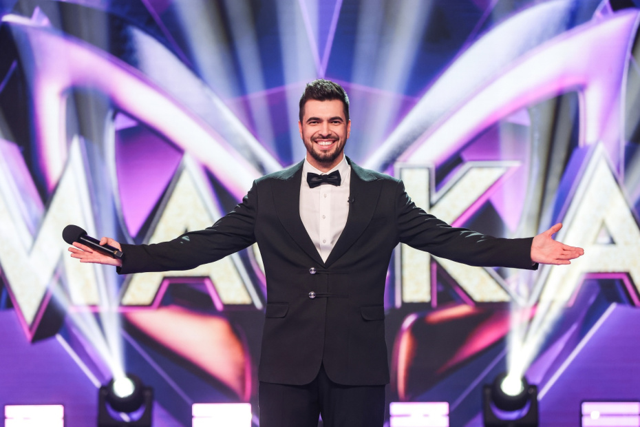 Ведущий — шоумен Вячеслав Макаров