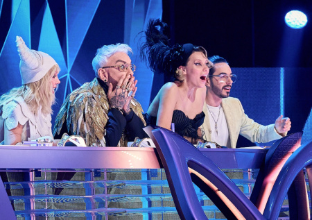 Шоу «Маска», сезон 7, выпуск 1: кто снял маску 8 февраля, кого раскрыли