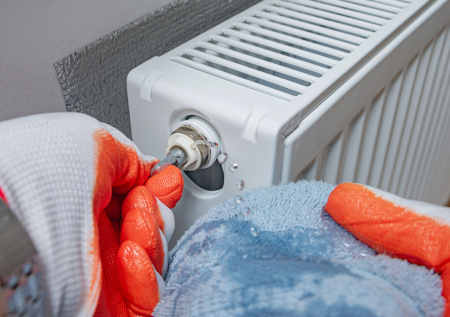 Слив системы отопления начался в Белгороде после крупной аварии