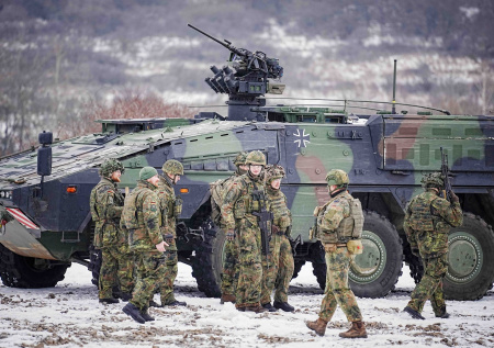 Евродепутат раскрыл планы Брюсселя на создание армии