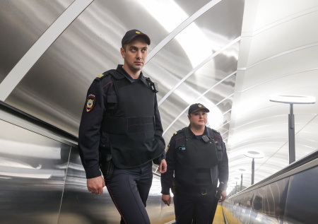 Агрессивный попрошайка терроризирует женщин в столичной подземке