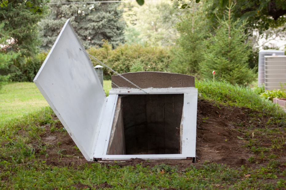 Как сделать погреб на дачном участке: от выбора типа до обустройства полок