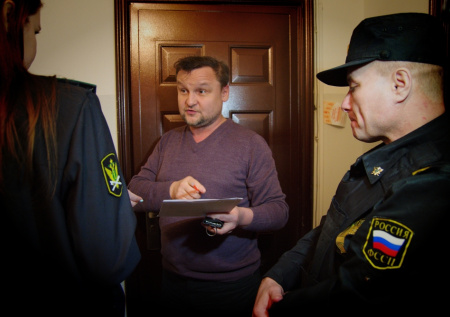 Россиянам рассказали, в каком случае приставы могут изъять питомца