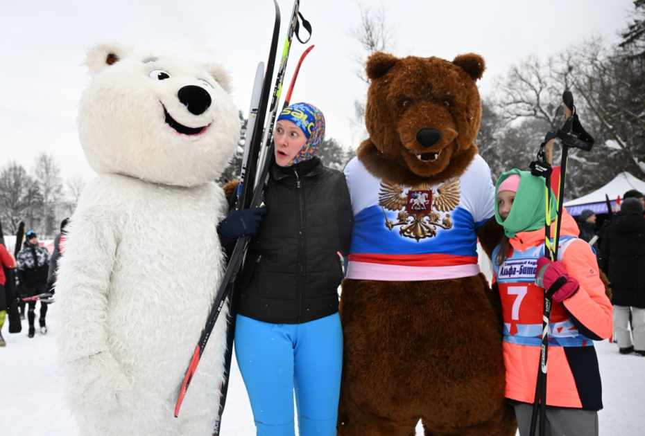 Участники московской гонки «Лыжня России» перед стартом на трассе «Альфа-Битца»