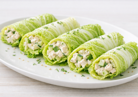 Готовим за 15 минут: изящная закуска из цельных листьев пекинской капусты
