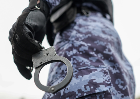 Ссора из-за девушки в кафе довела братьев до дела о нападении