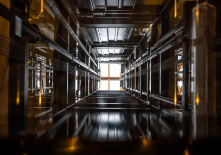 В Подмосковье человек получил травмы из-за резкой остановки лифта