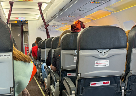 Пассажиру стало плохо на рейсе из Петербурга в Москву