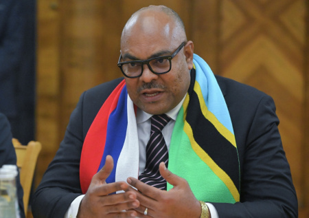 Глава МИД Танзании передал Лаврову послание для Путина