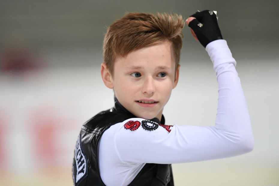 Илия Малинин выступает в короткой программе на юниорском Гран-при ISU 2019 в Вурт-Арене 3 октября 2019 года