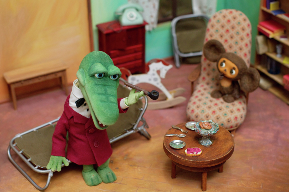 Куклы — персонажи Крокодил Гена и Чебурашка из серии мультфильмов про Чебурашку в музее «Союзмультфильма»