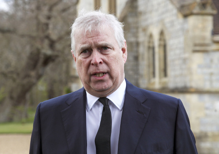 Полиция заподозрила принца Эндрю в передаче Эпштейну секретных сведений