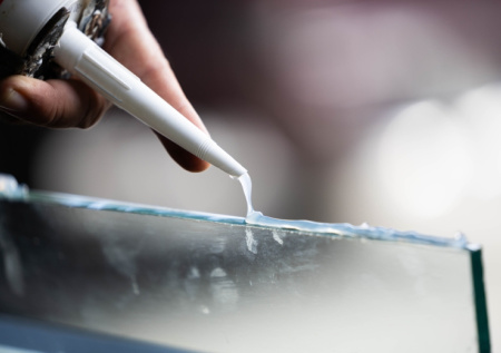 Герметик больше не покупаю — делаю аналог из 2 компонентов: затрат — ноль, зато держит намертво