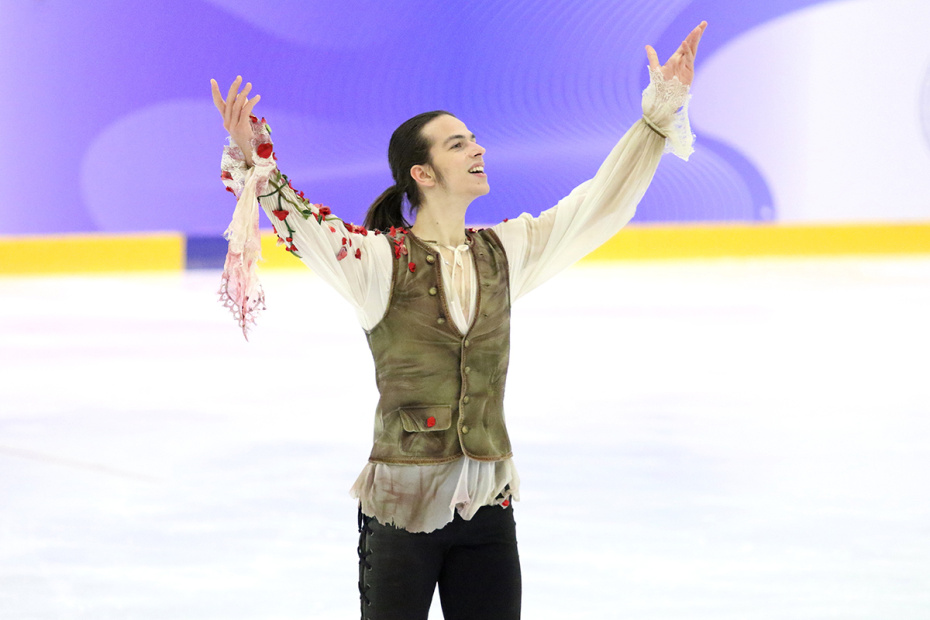 Петр Гуменник во время проката короткой программы у мужчин на Всероссийских соревнованиях по фигурному катанию памяти П. С. Грушмана в Санкт-Петербурге