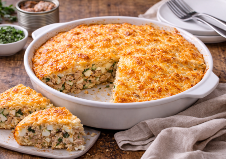 Беру баночку горбуши и стакан кефира: проще этого заливного пирога нет — вкусно и бюджетно