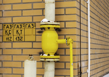 Жильцам дома с горящими газовыми трубами посоветовали пить успокоительные