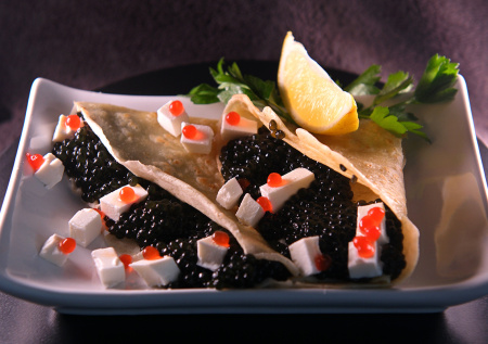 Гид по сырам и икре: с чем и как правильно сочетать блины для гурманов