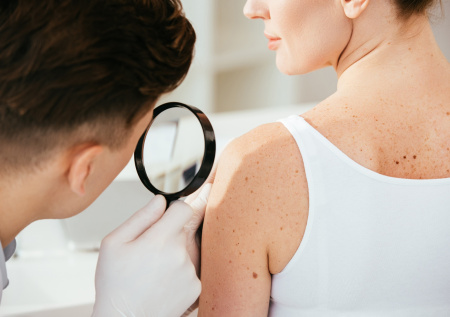 Стало известно о создании в России нового препарата для лечения меланомы