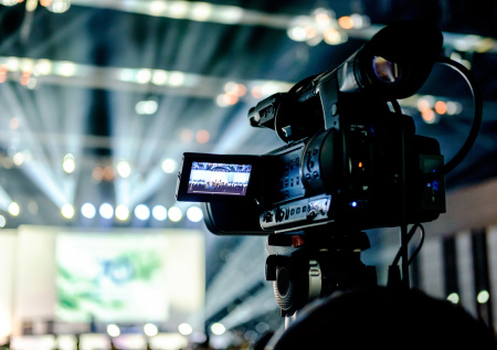 Телеведущий устроил хаос в студии из-за миграционной политики Европы