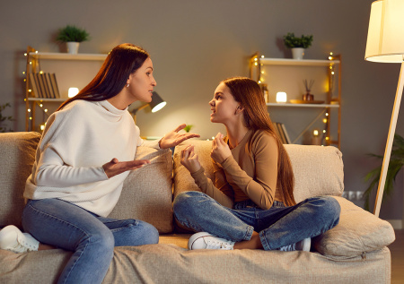 Эксперт назвал признаки, по которым можно распознать агрессию у ребенка