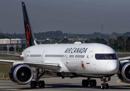 Канадская авиакомпания прекратила полеты на Кубу из-за дефицита топлива
