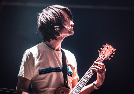 Гитарист Radiohead не захотел слышать свою музыку в фильме про жену Трампа