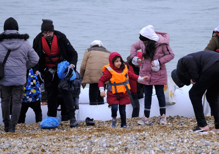 Число британских мигрантов достигло рекорда за премьерство Стармера