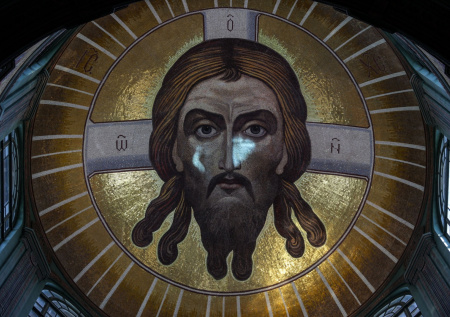 В РПЦ отреагировали на шутки Сабурова о Христе