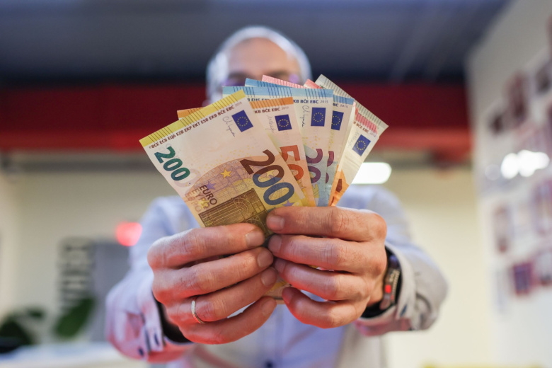 К чему снятся деньги: к богатству или беде?