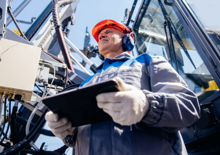 Новые лидеры зарплат в РФ: кому будут платить больше 100 тысяч в 2026-м