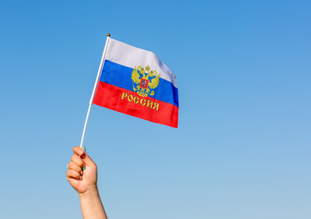 Российские болельщики вынесли флаг РФ на трибуны Олимпиады в Италии