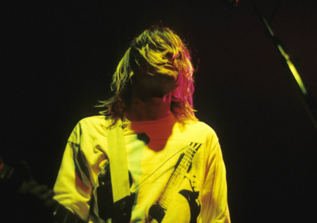 Жидкость в легких, кровь в глазах: Курт Кобейн был убит, а не покончил с собой?