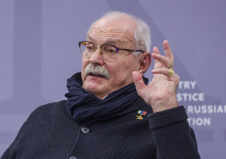 «Миша, давай!»: Михалков раскритиковал игру Ефремова на репетиции