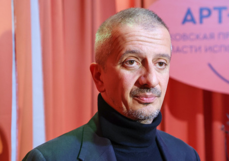 «Имел счастье»: Богомолов о назначениях Хабенского и Безрукова