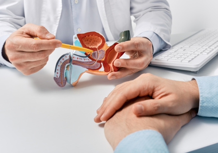 Уролог объяснил, когда мужчинам нужно мочиться сидя