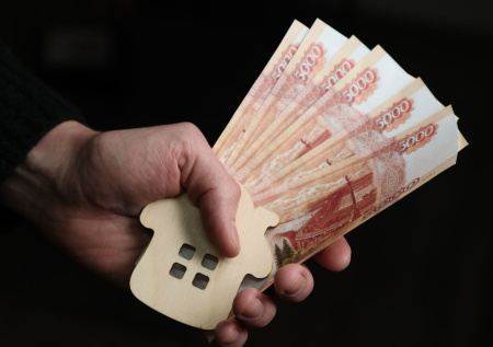 Риелтор объяснил, в каких случаях используют наличные при покупке квартиры