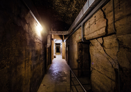 В Екатеринбурге полиция обнаружила семерых детей-маугли в доме без мебели