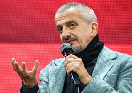 Элегантная отставка: Богомолов уходит, кто будет ректором Школы-студии МХАТ