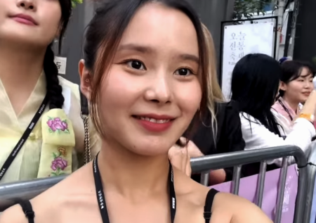 «Чапан от дедушки»: киргизка в национальном наряде стала иконой моды