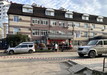 Депутат призвал посмертно наградить погибшего охранника техникума в Анапе