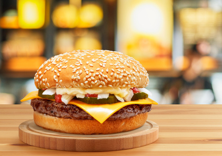 «Глумление над женщинами»: депутат об акции Burger King ко Дню влюбленных