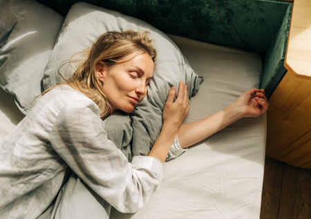 Невролог ответил, полезен ли для сна розовый шум