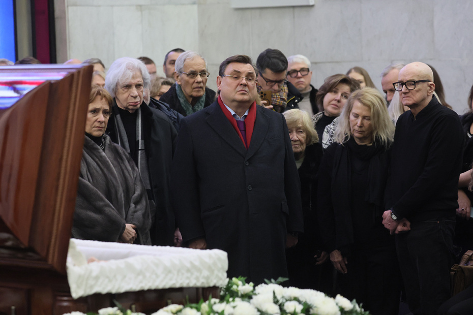 Министр юстиции РФ Константин Чуйченко (в центре) на церемонии прощания с заслуженным юристом России Генрихом Падвой в Москве