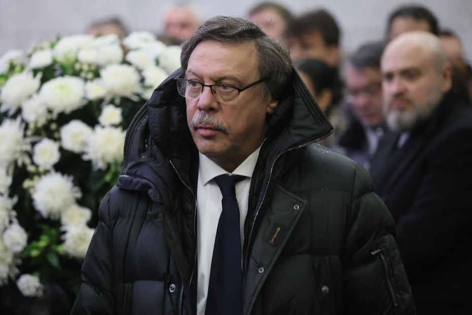 Адвокат Михаил Барщевский на церемонии прощания с заслуженным юристом России Генрихом Падвой в Москве