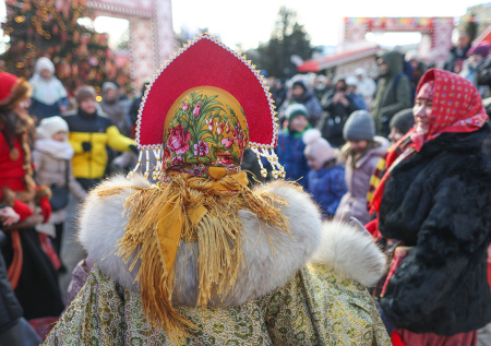 Открытки с Масленицей: провожаем зиму, едим блины и встречаем весну!