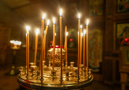 «Пусть свет Христа озаряет путь»: открытки на Сретение Господне